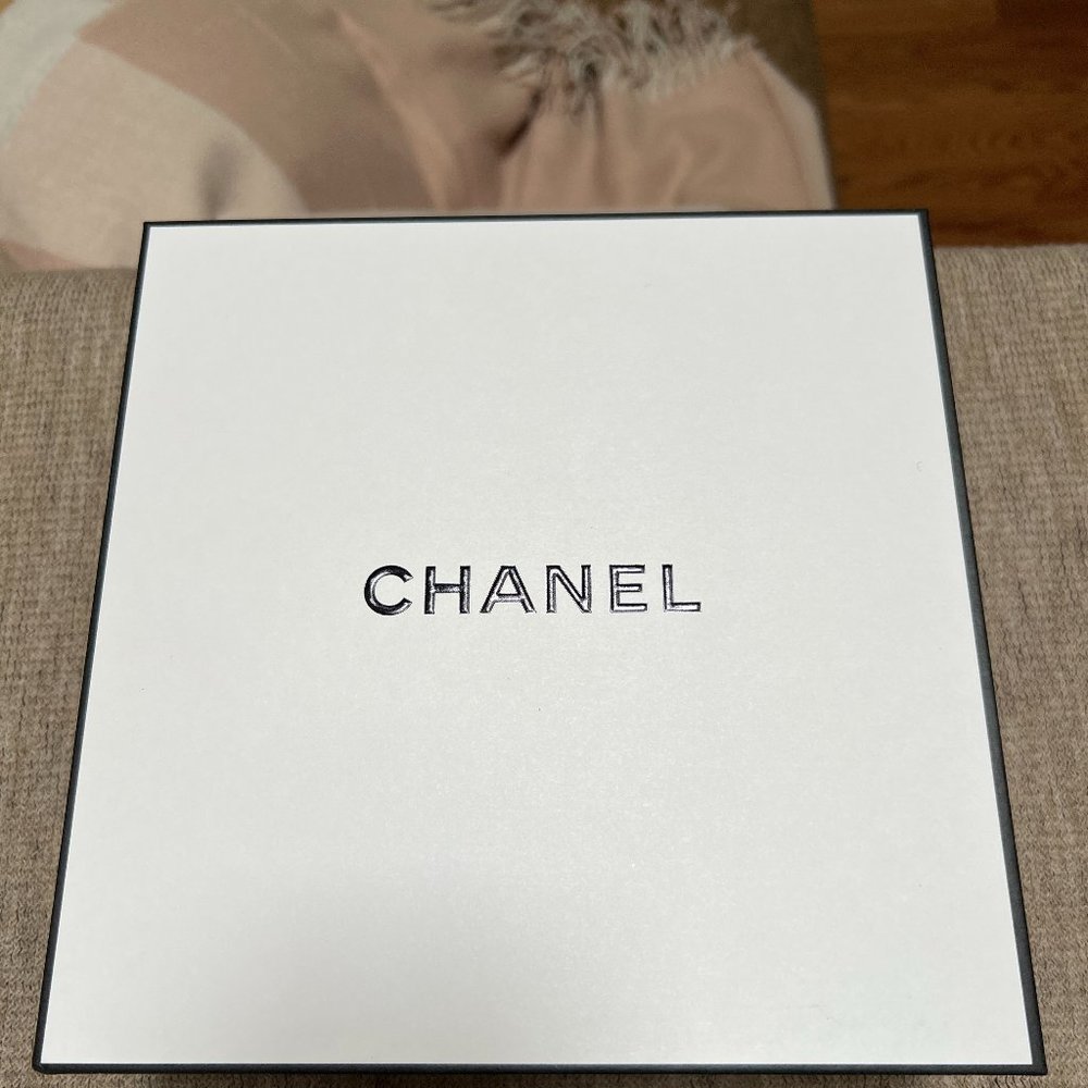 CHANEL White Signature Gift Box